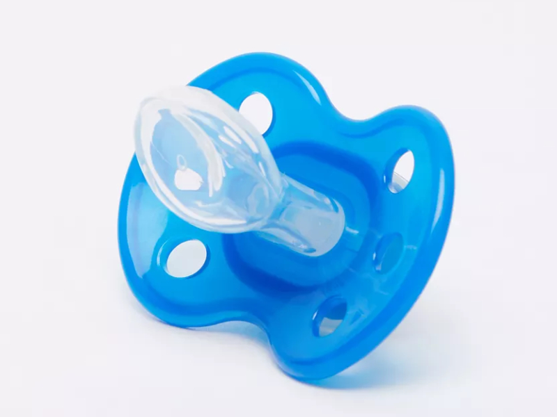 فرق پستانک ارتودنسی و معمولی چیست؟