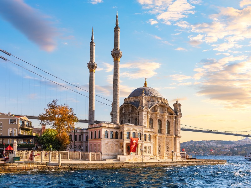 مسجد مدرن و زیبای اورتاکوی